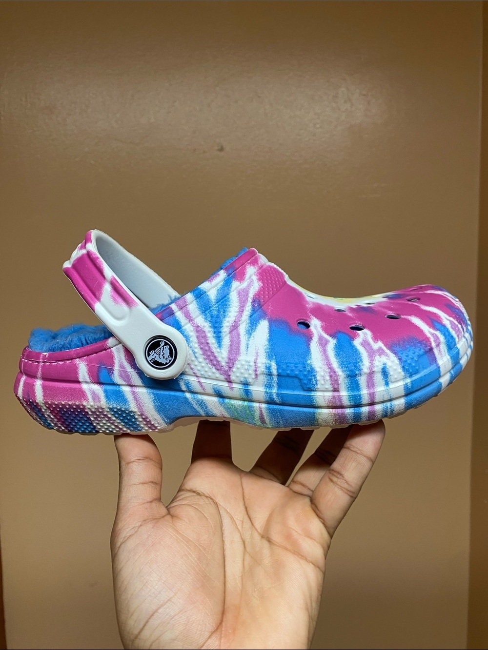 Crocs Classic Comfort Faux Fur Lined Tie Dye Clogs Size 7 - Picture 4 of 17
